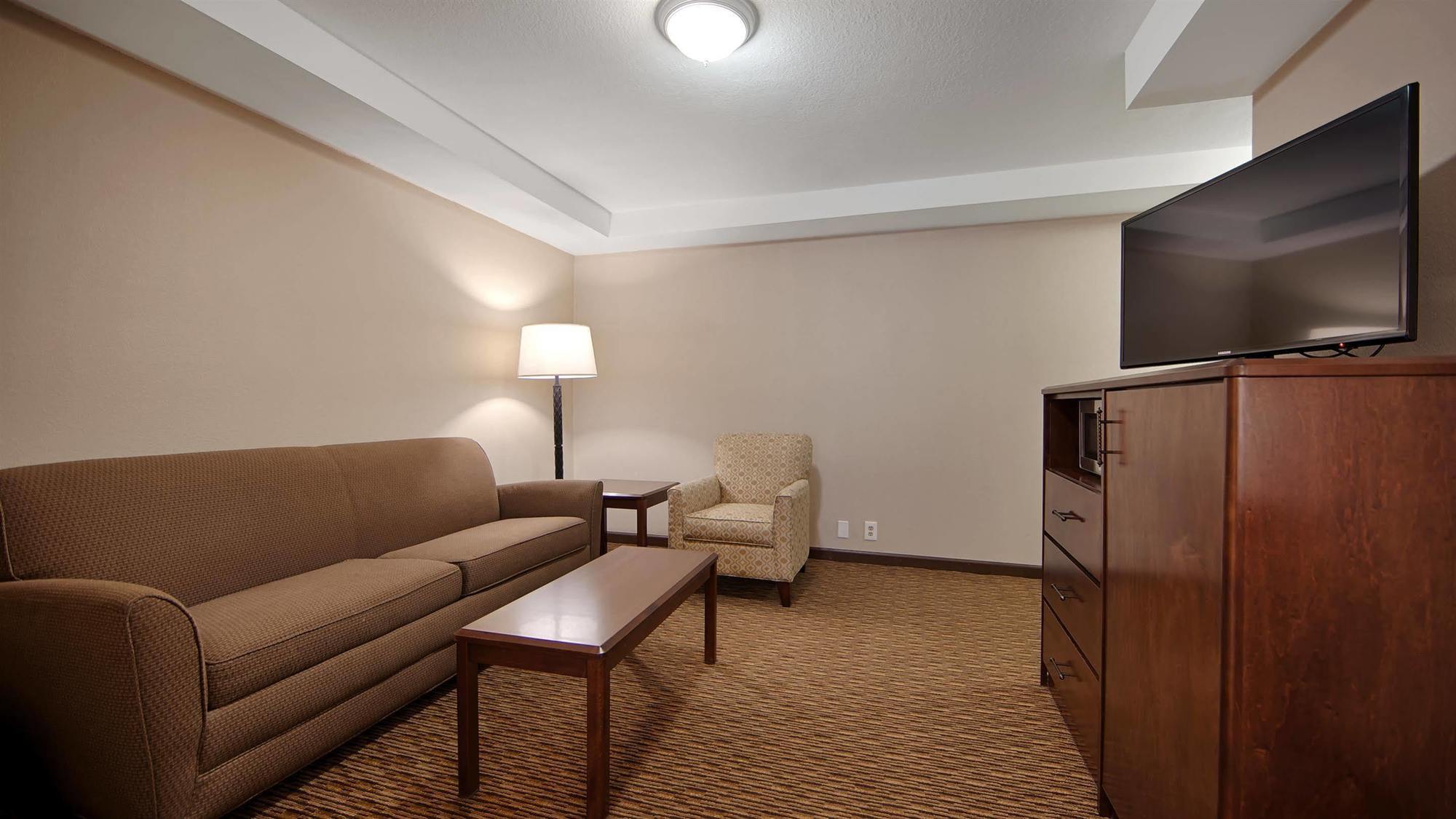 Best Western Pasadena Royale Inn & Suites חדר תמונה